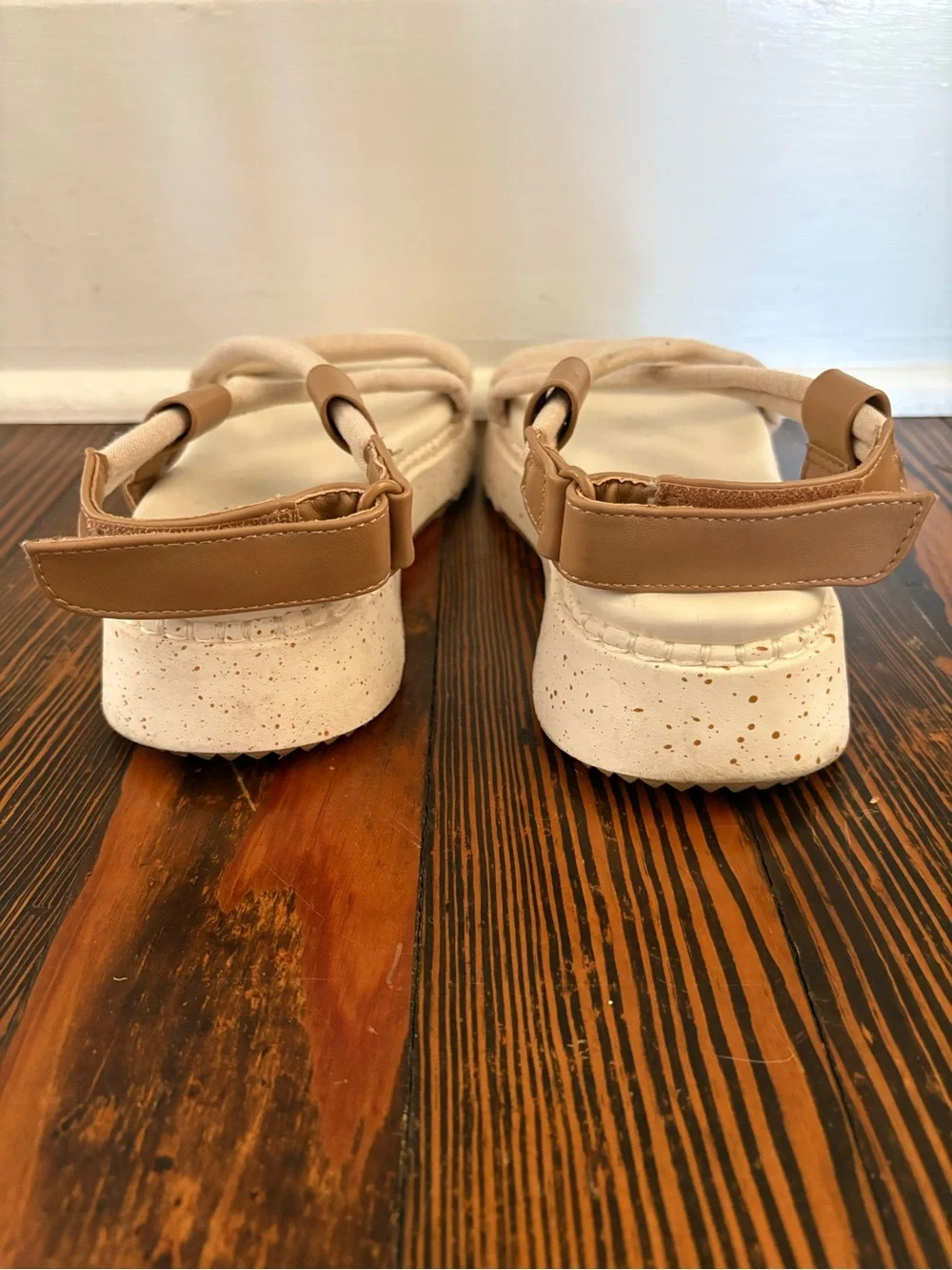 dearfoams Neutral Beige Crossband Platform Sandals - Picture 3 of 4